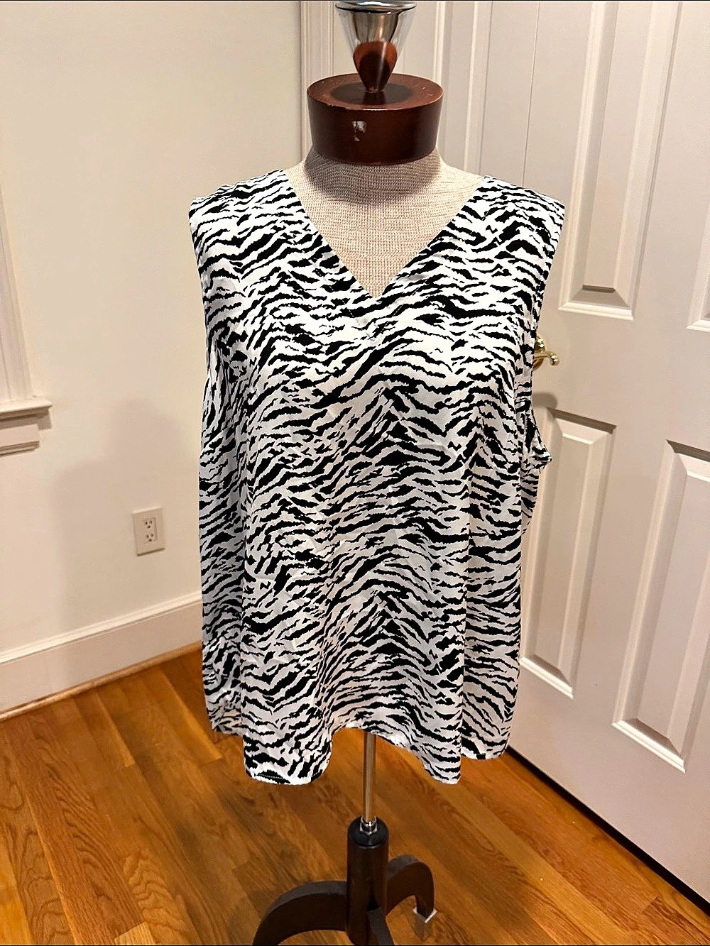 Liverpool Animal Print Blouse in White & Black Size XL Like New